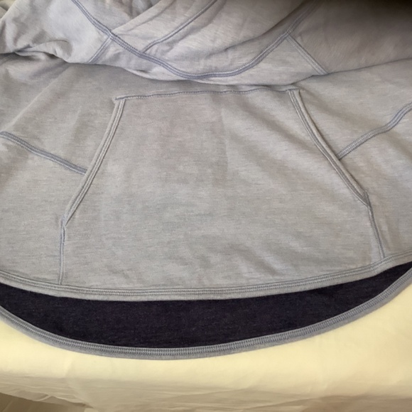 EUC LuLulemon Blue hoodie sz. 8 - Picture 9 of 11